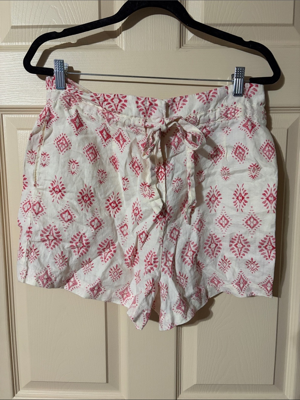 Artisan NY 100% linen Womens White Shorts with Pink Aztec Print